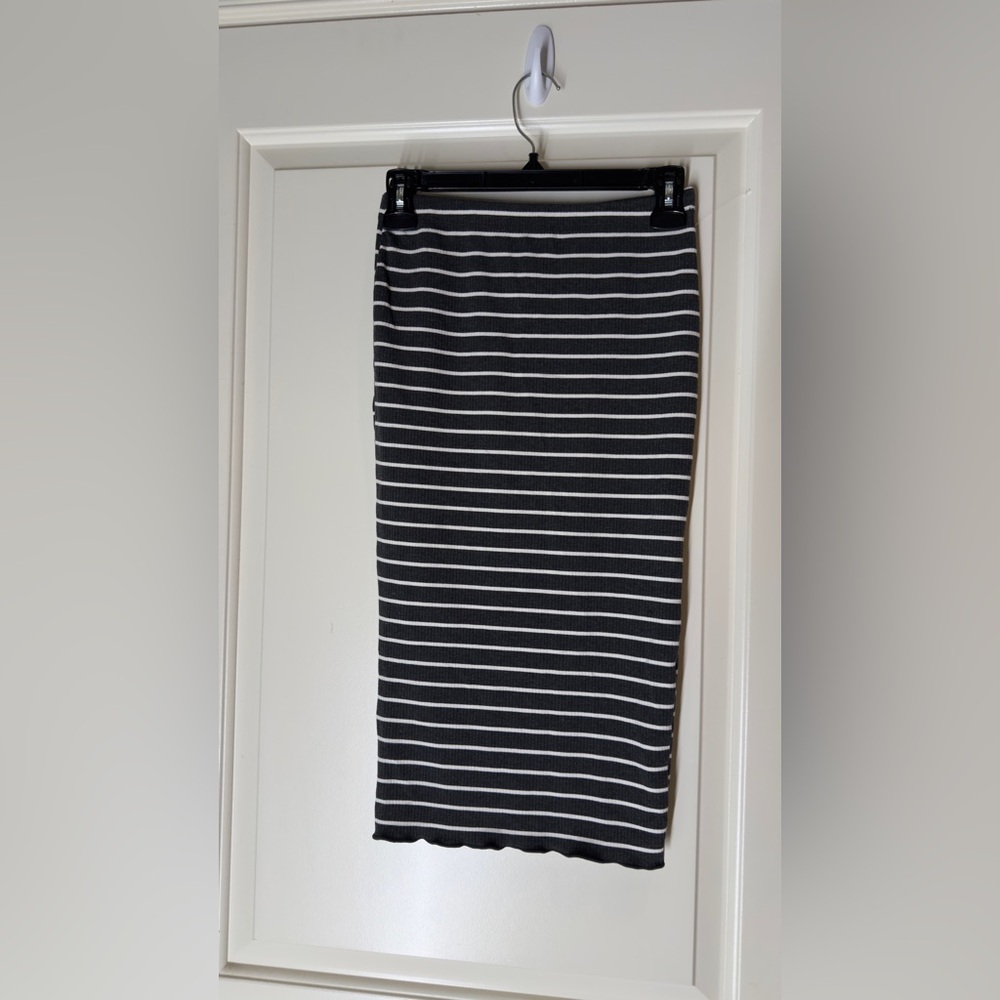 Paperoc pencil skirt Blk and white sz‎ M